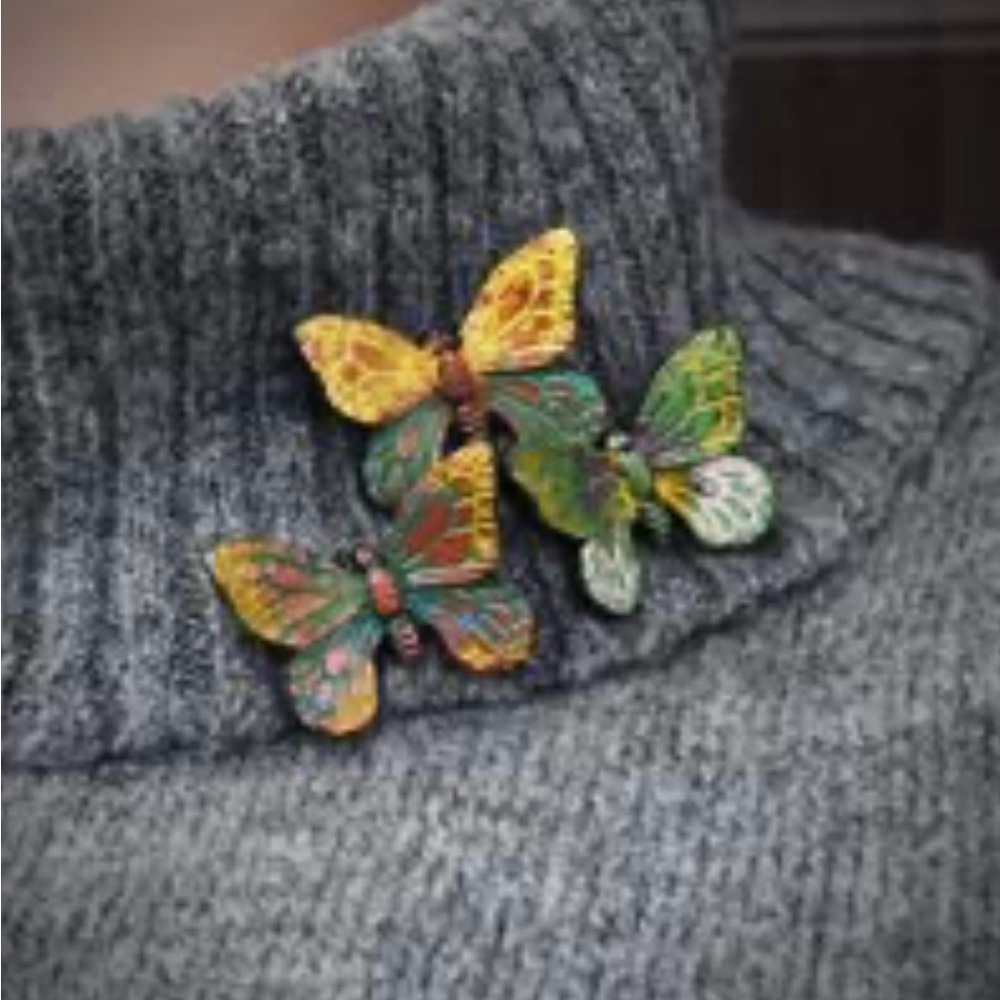 Mint Yellow Cat Brooch with Gold Details - Picture 4 of 4